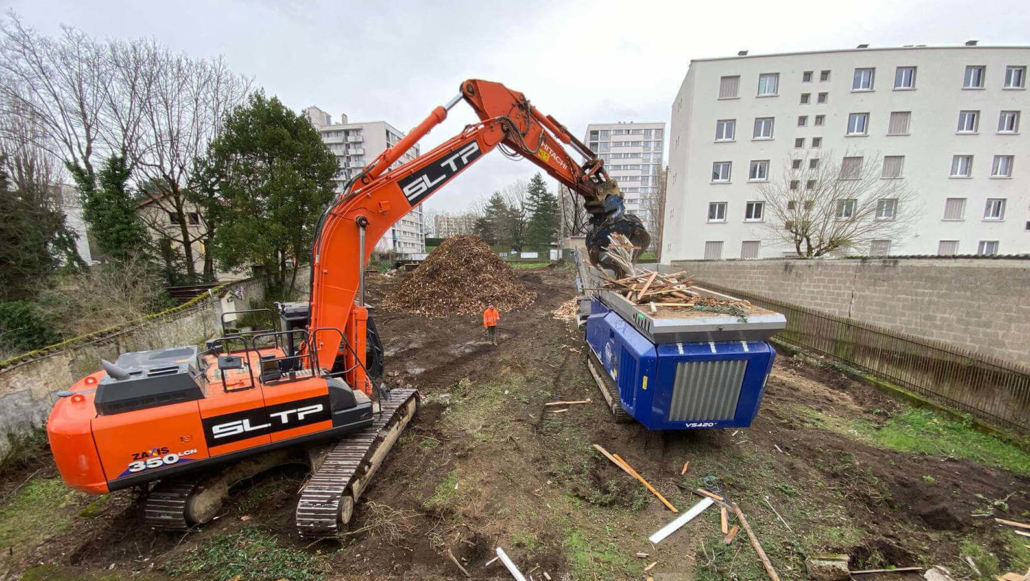 Broyeur concasseur SLTP sur un chantier lyonnais