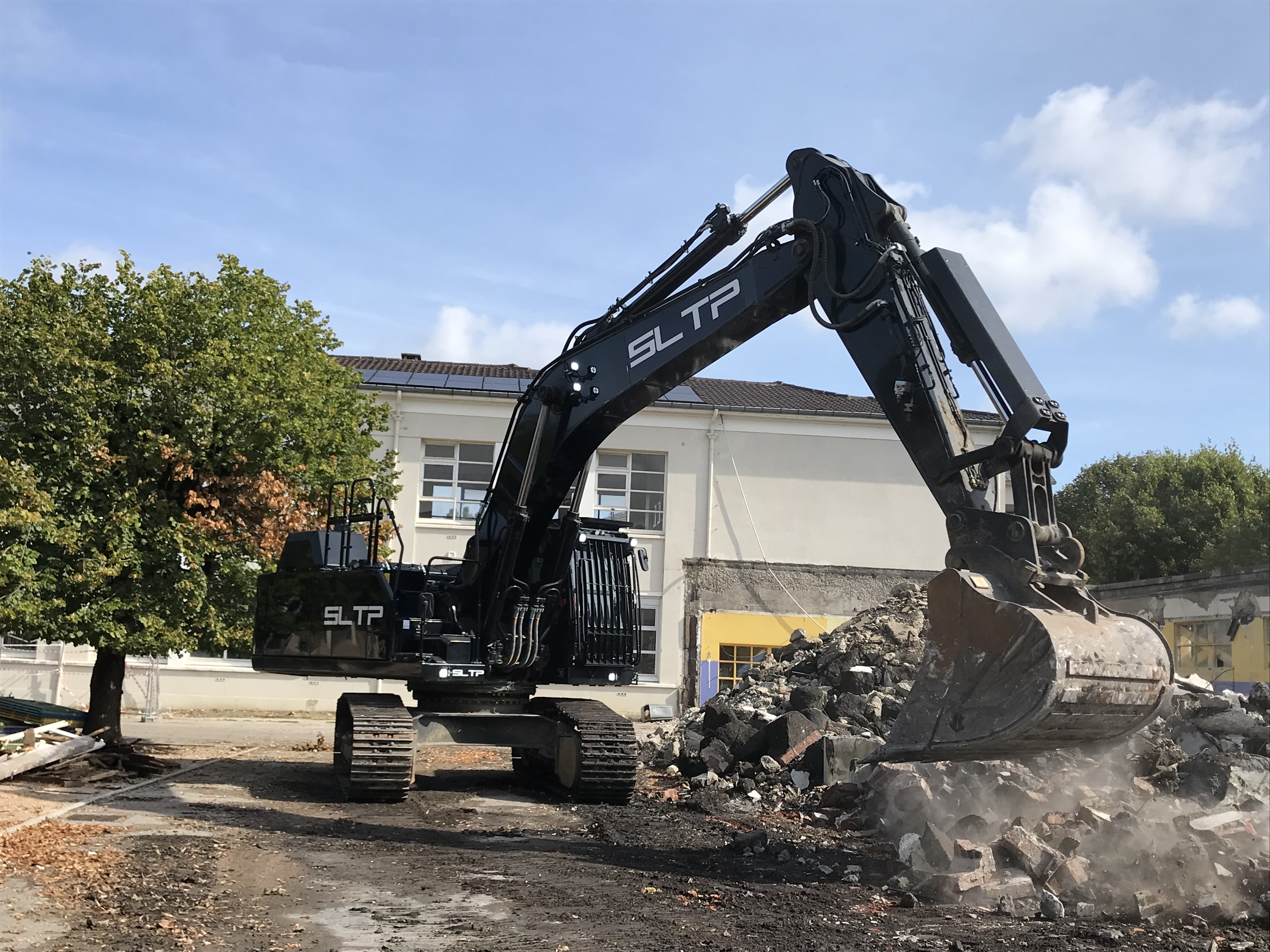 SLTP | Démolition d'une partie d'un Groupe Scolaire à Grigny